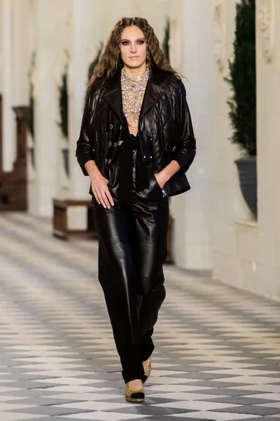 Look 12
